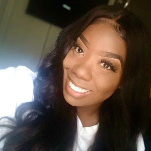 Meet your Posher, Whitney